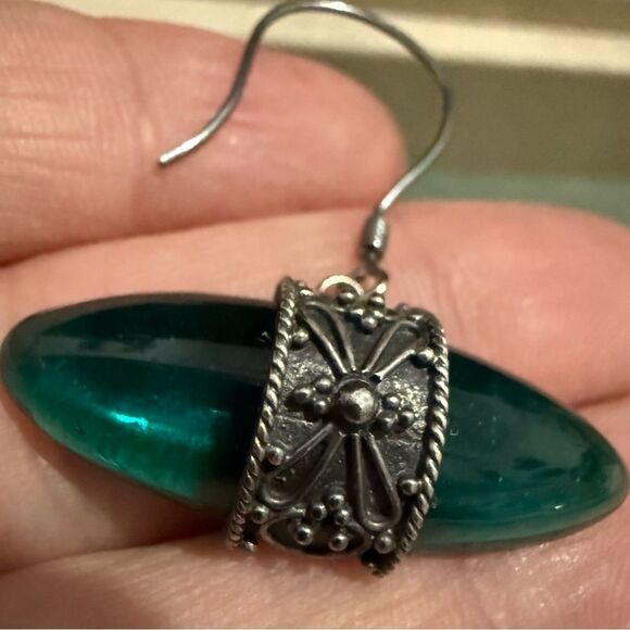 STERLING SILVER GREEN GLASS BALI DROP EARRINGS - Picture 10 of 17